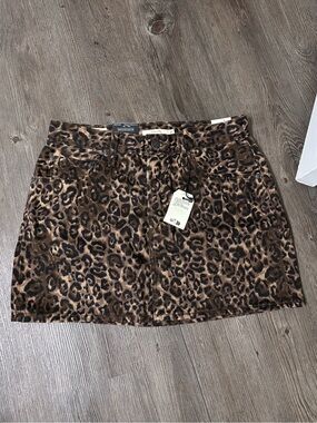 Levi's Leopard print icon skirt